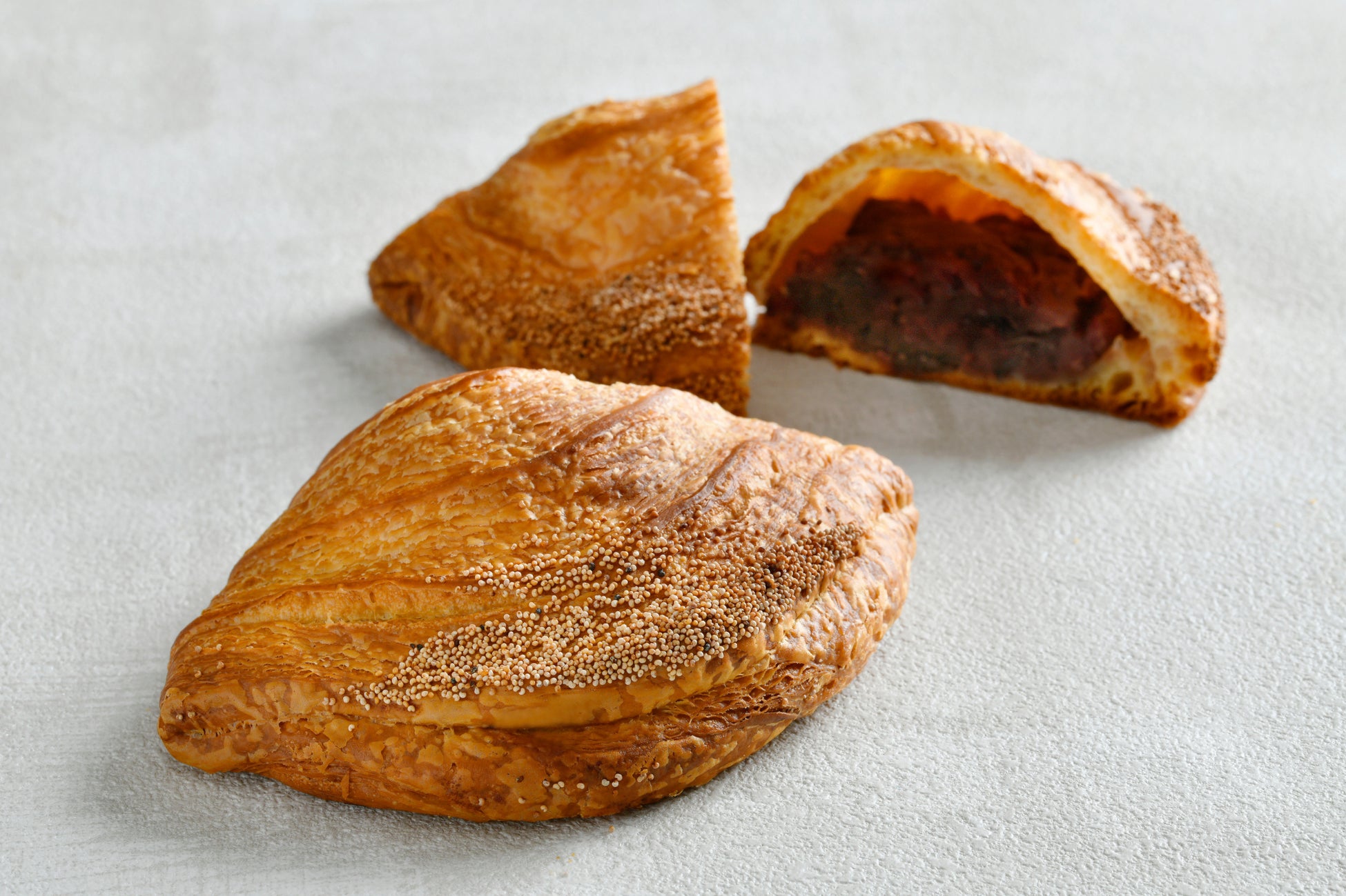 【ホテルニューグランド】風味豊かな粒あんとデニッシュ生地が奏でる和洋折衷な味わい「あんデニッシュ」　S.Weil by HOTEL NEW GRAND