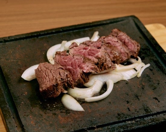 【元刑事が挑む第二の人生】高田馬場のステーキバル「WAI BASE」、オープン3ヶ月で若者応援とコミュニティ創造の新たな挑戦を開始