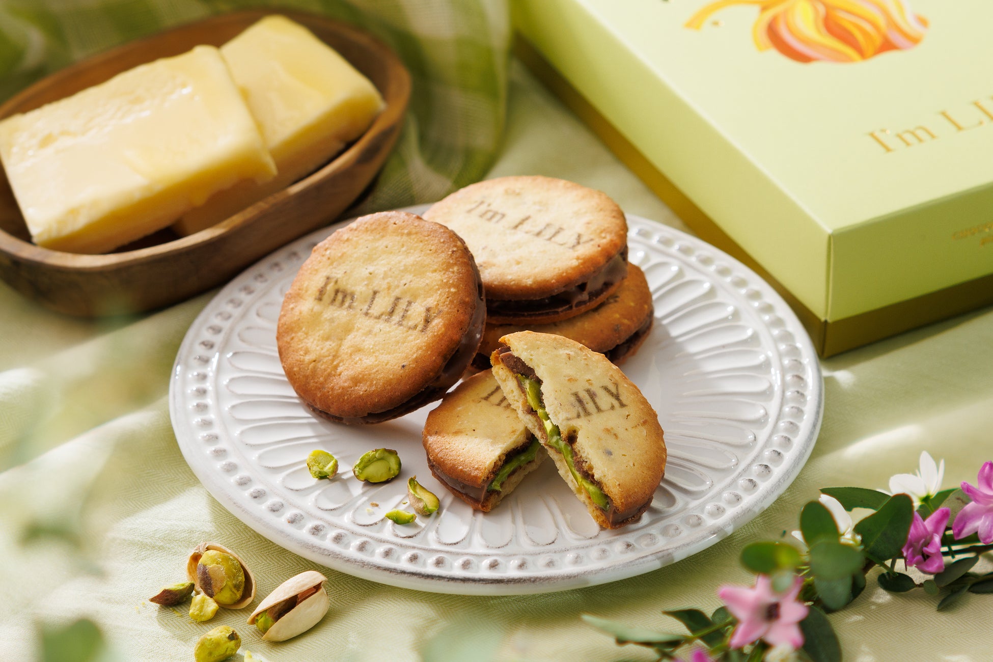 《 ホワイトデーのお返しにも 》木の実とバターのお菓子【I’m LILY】より昨年大好評の『ショコラサンドクッキー ピスタチオ&バター』を3/1（日）から今年も発売いたします！