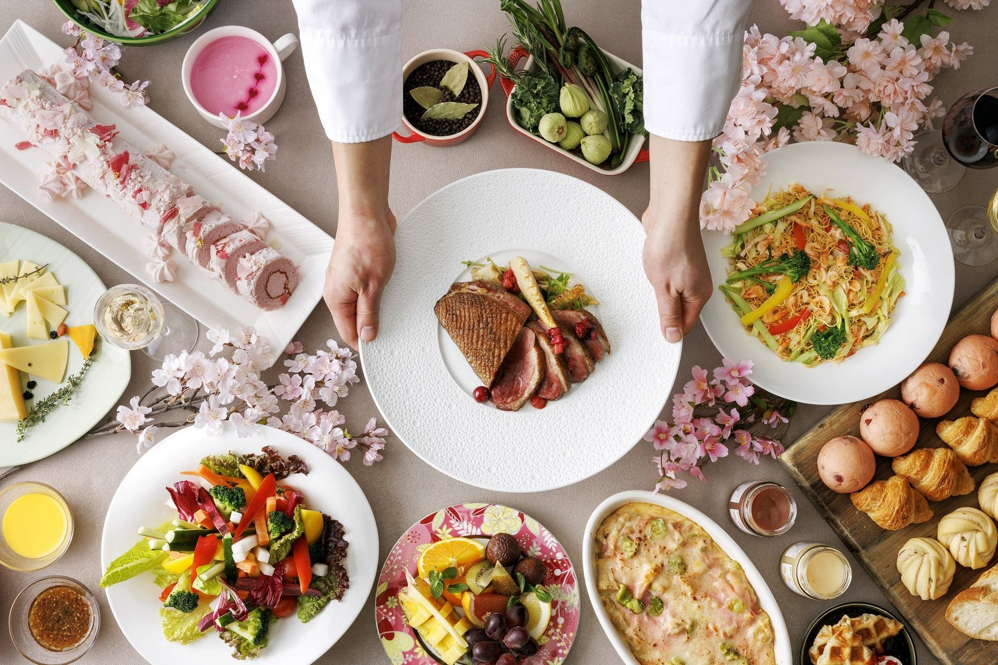 【ホテルグランヴィア広島】いちごのモンブラン＆ローストビーフがランチ限定で登場「旅するブッフェ イタリア＆スペイン」春の行楽シーズン到来！駅チカで楽しむ 陽気と情熱の味