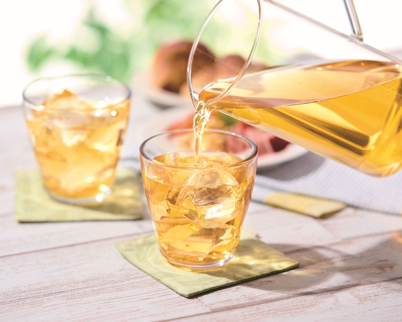 麦茶作りに「失敗しない」新常識を。“入れっぱなし”の不満を解消した『苦くなりにくい麦茶』が新発売