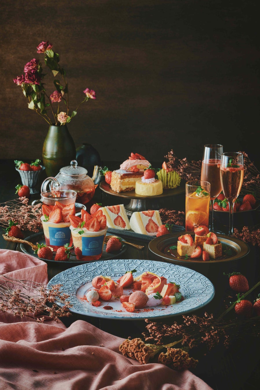 神戸を一望する絶景テラスやラグジュアリーなカフェで「苺づくし」のオリジナルメニューを堪能。山上リゾート「神戸布引ハーブ園」で苺フェア「Strawberry Selection」を5/31まで開催中！