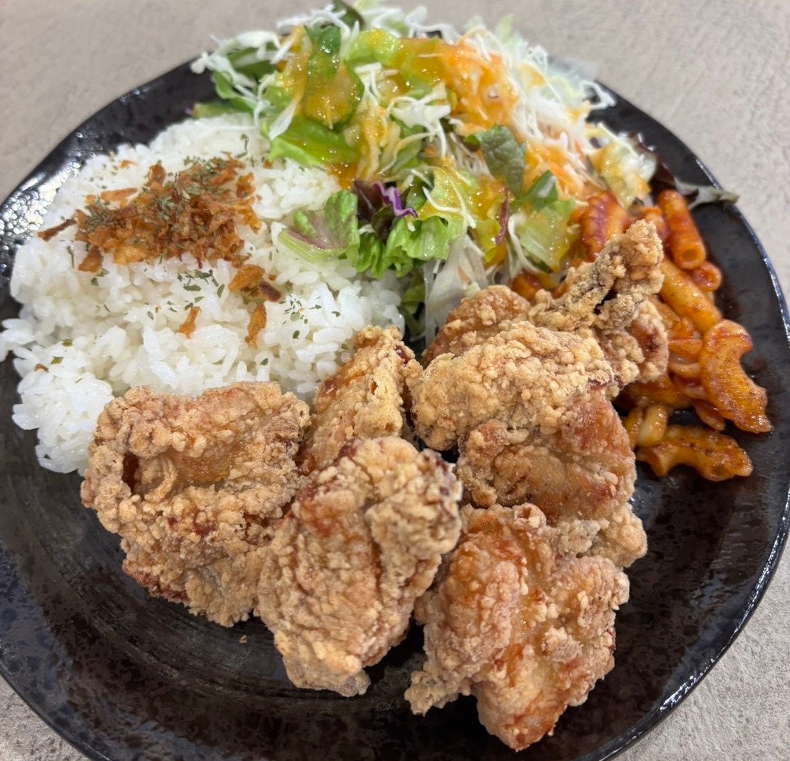 【神戸市長田区】唐揚げ食べ放題1,200円を開始　物価高の中「満腹を届けたい」50代女性オーナーが4ヶ月目の挑戦