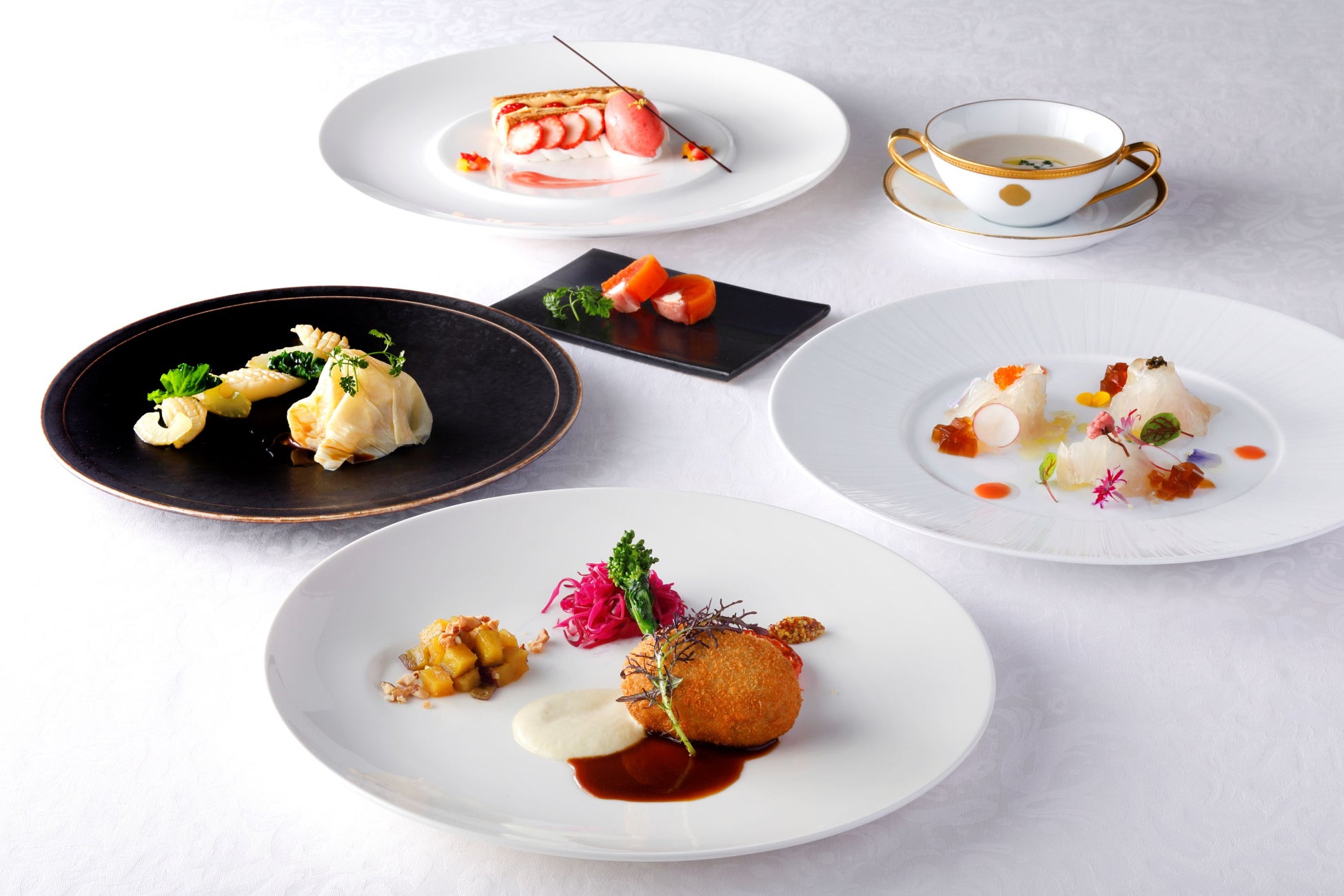 コカ・コーラ ボトラーズジャパンとファミリーマート、ペットボトルキャップのリサイクルの取り組みを開始