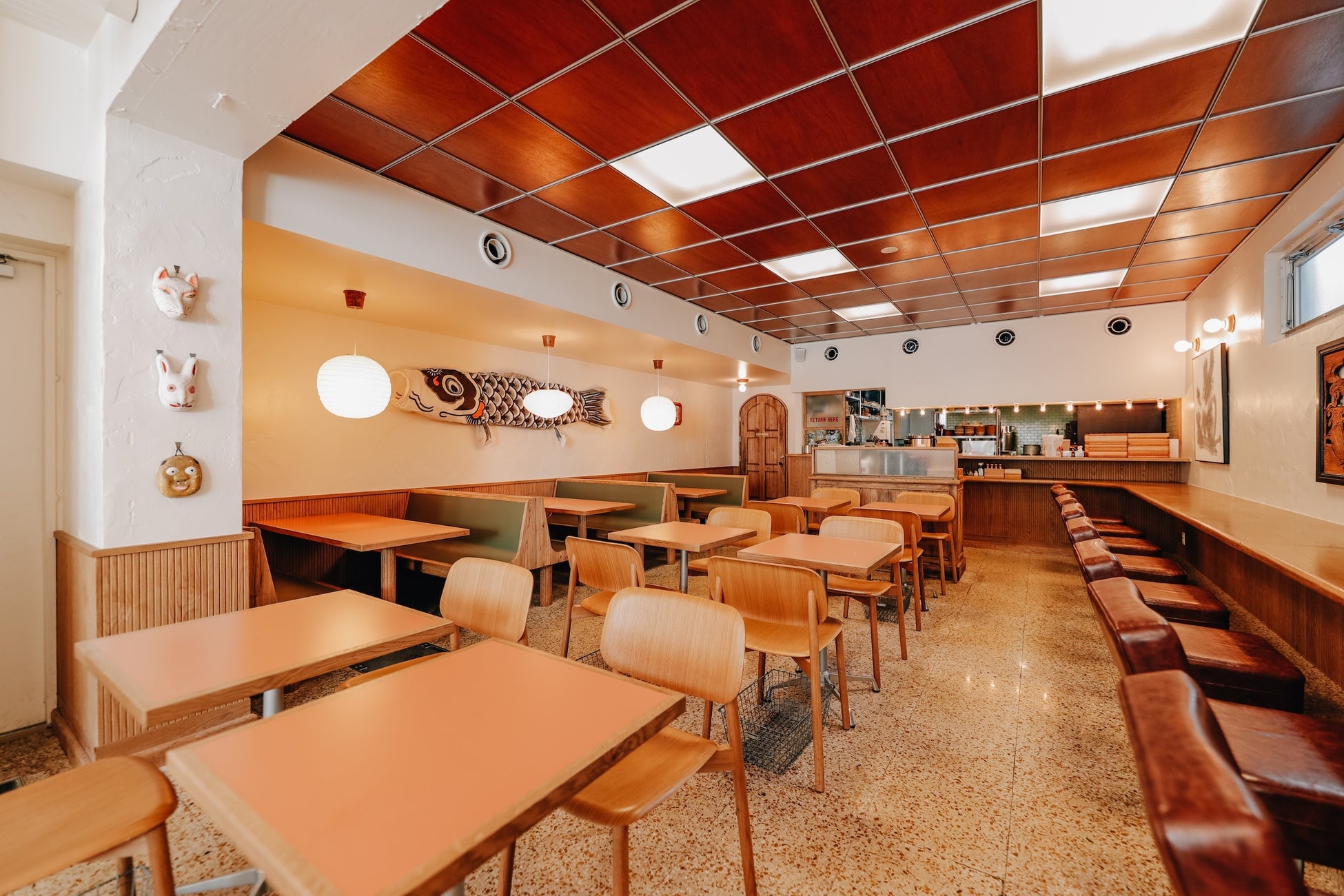 【ビアードパパ】毎年大好評“クッキーアンドクリームシュー”が期間限定で登場！バニラ香るなめらかなクッキークリームとザクザク食感のショコラクッキー生地が絶妙な美味しさ