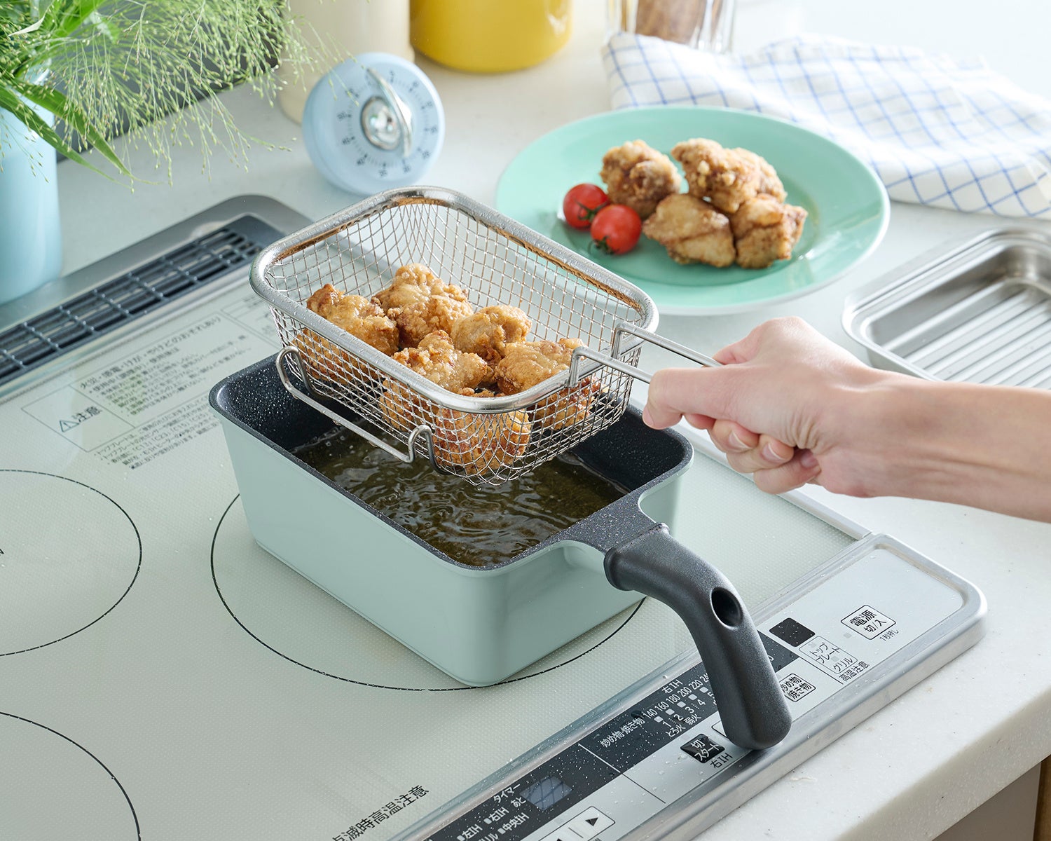 【新千歳空港限定】230,000個以上売れているバターチーズサンド「チェダーチーズ」に写真家・前田真三氏作品のパッケージ “大地の彩り” 新登場！CMロケ地としても有名な美瑛の雄大な景色を北海道土産に