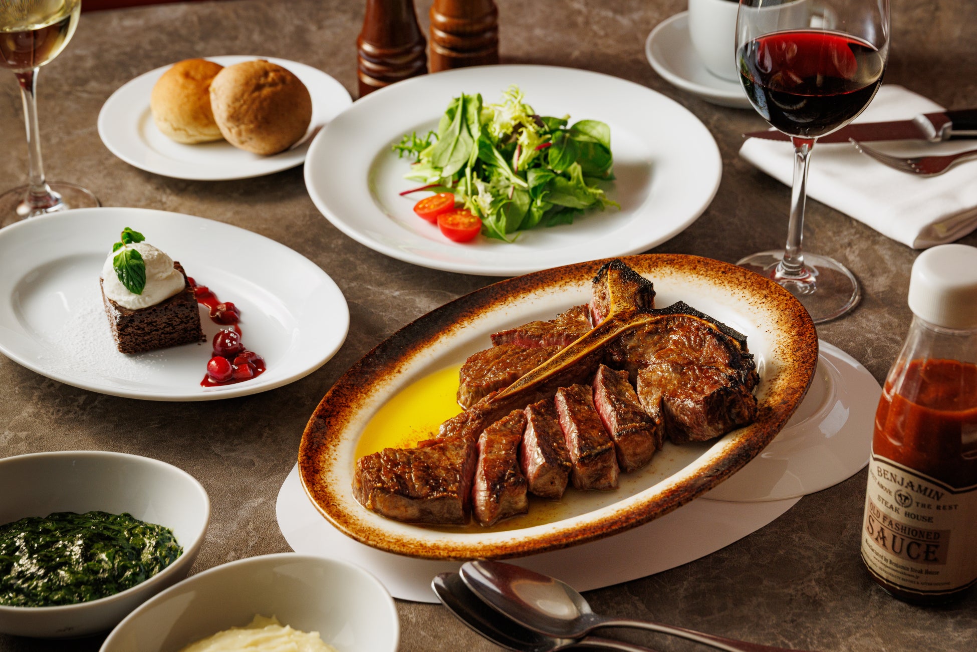 ニューヨークの名門ステーキハウス「ベンジャミンステーキハウス」ＫＩＴＴＥ大阪店、春限定の「歓送迎会向け宴会プラン」を提供開始
