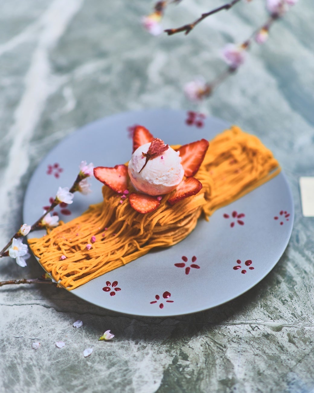 【2026年春限定】中目黒・目黒川のお花見で楽しめる、桜スイーツ＆食べ歩きカフェメニュー｜＆ OIMO TOKYO 中目黒