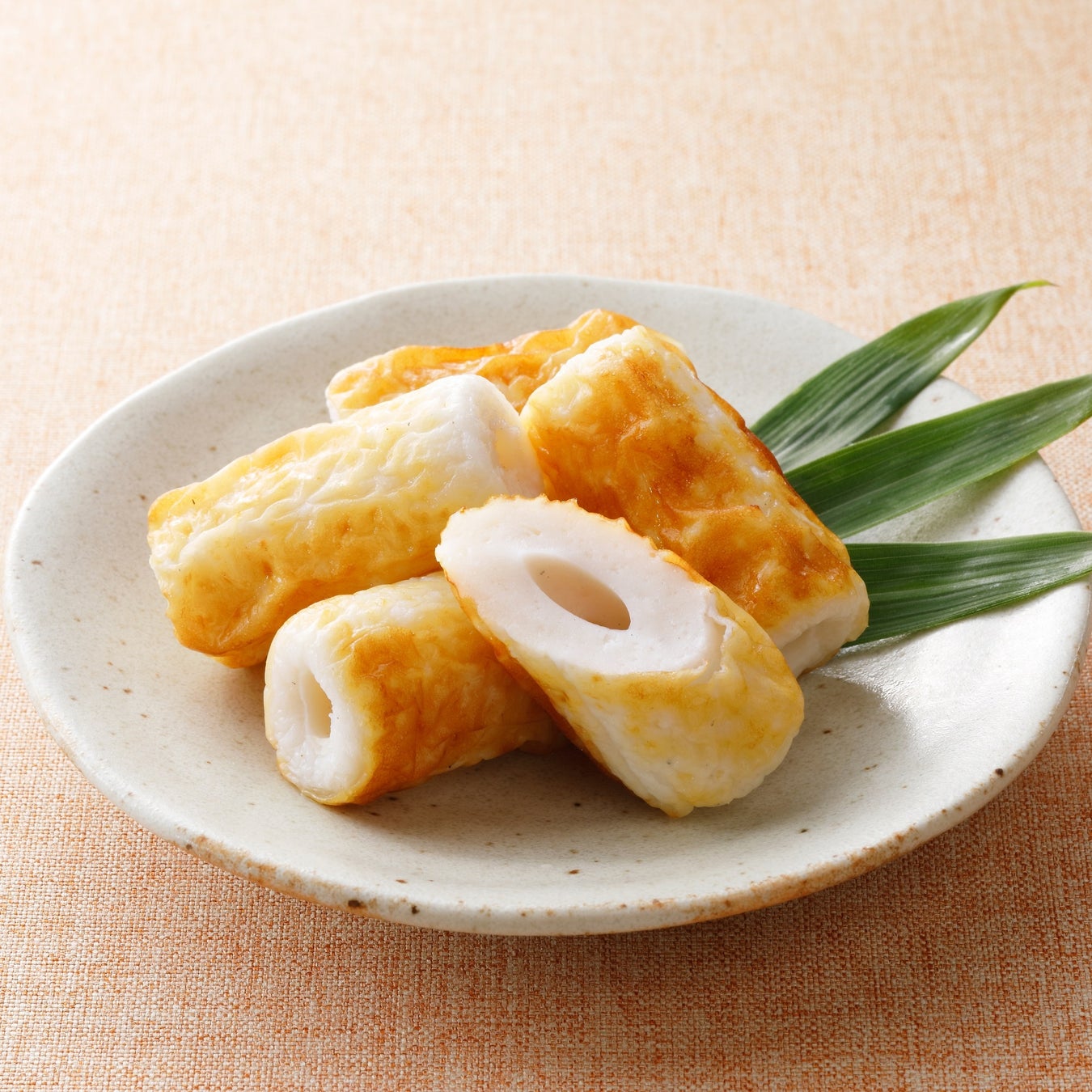 上質かつ、ちょうどいい。ちくわの新しい選択肢「鯛入りミニ太ちくわ」新発売