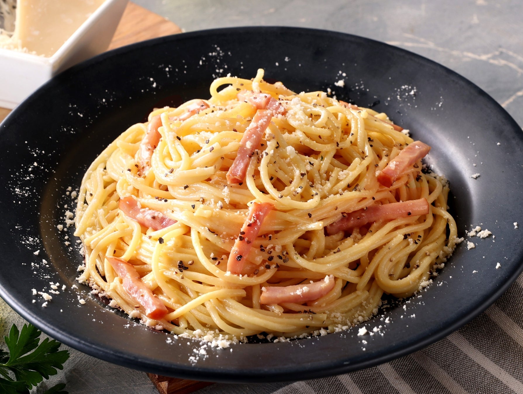 ピザーラ 春はチーズとベーコンの旨みを楽しむ王道パスタ　熟成パルメザンチーズが香る『カルボナーラ』発売