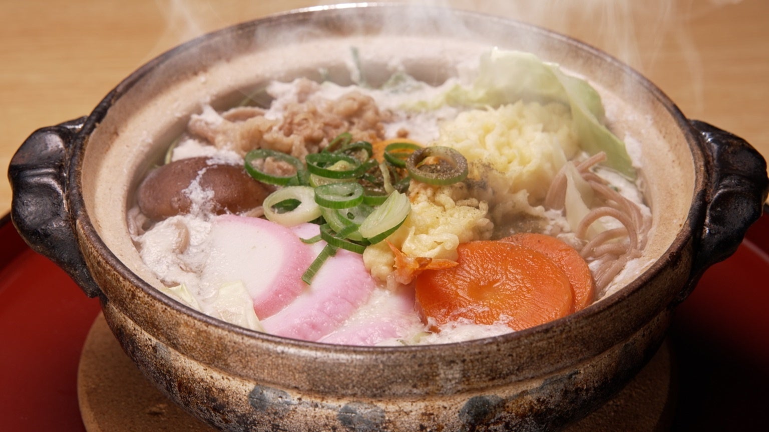 【ＢＳ日テレ】滋賀・大津で見つけた三世代が紡ぐおふくろの味！　５０年間愛され続ける「中村食堂」の名物鍋焼きには意外な食材が！　ドランク塚地「はぁ〜！ほんま優しい味です」