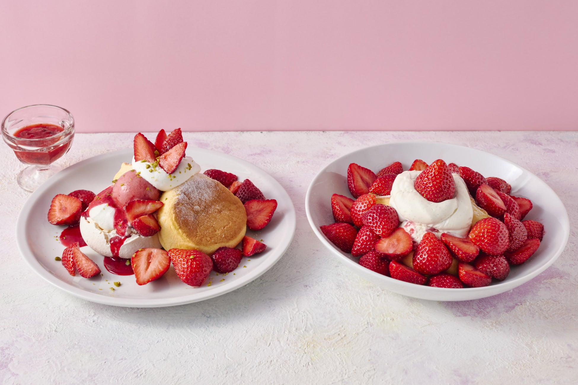 【FLIPPER’S】「スフレ×パブロヴァ」奇跡のマリアージュあまおう尽くしの贅沢スフレパンケーキ販売開始