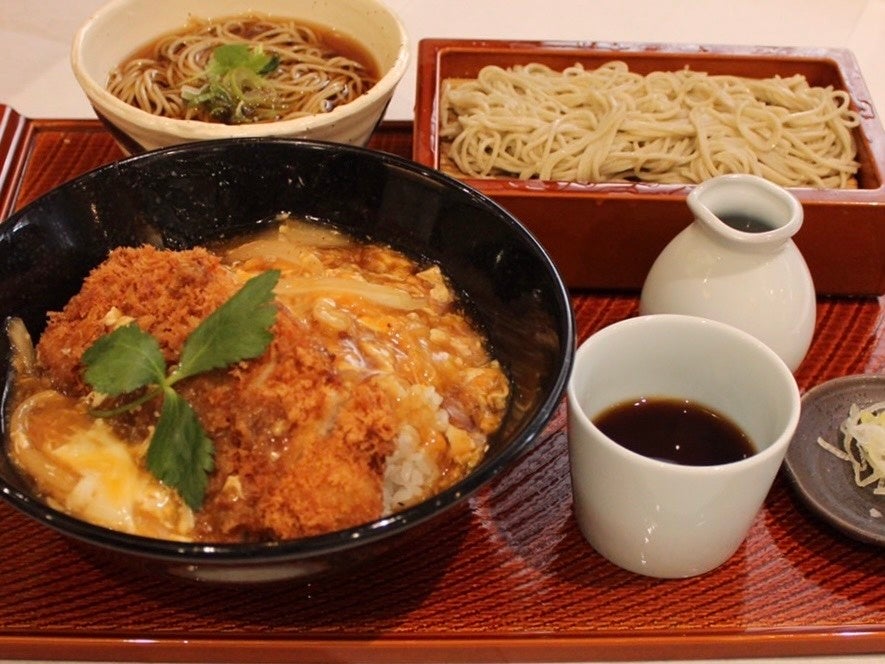 【好評発売中】石川県野々市市・十割そば専門店「千寿庵」のロースカツ一枚のたっぷりカツ丼＋十割そばセット