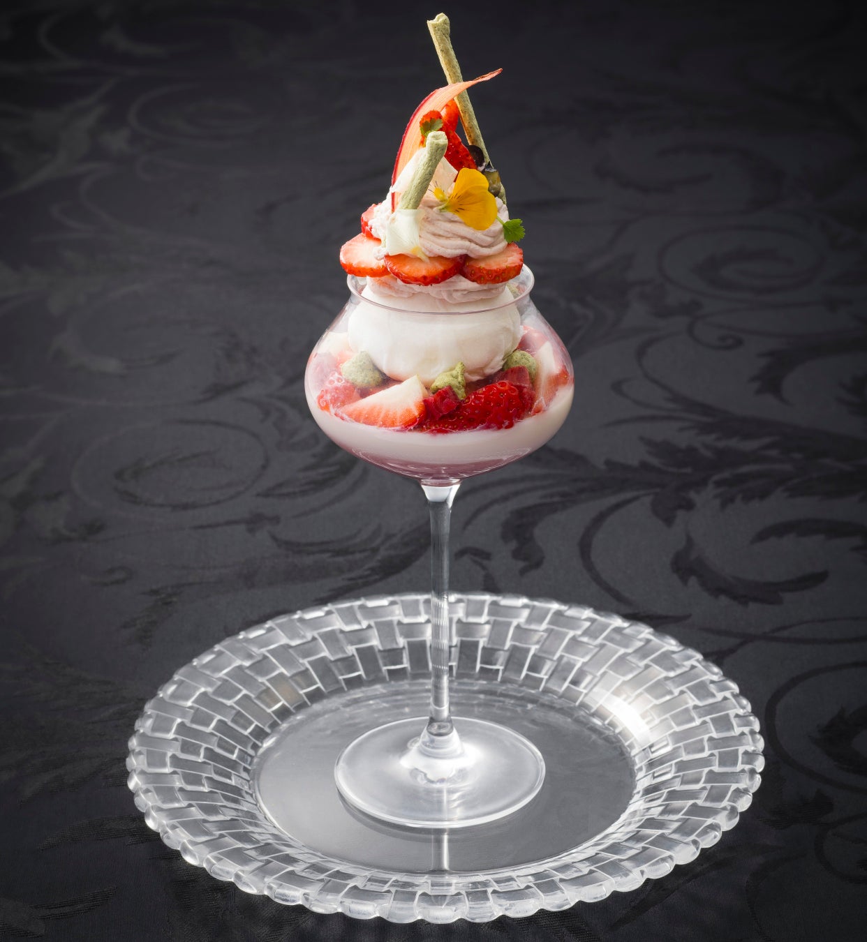 【中国名菜 銀座アスター本店】春限定 贅沢中華風パフェが登場‼～ティーコーナーでもゆったり至福のひとときを～