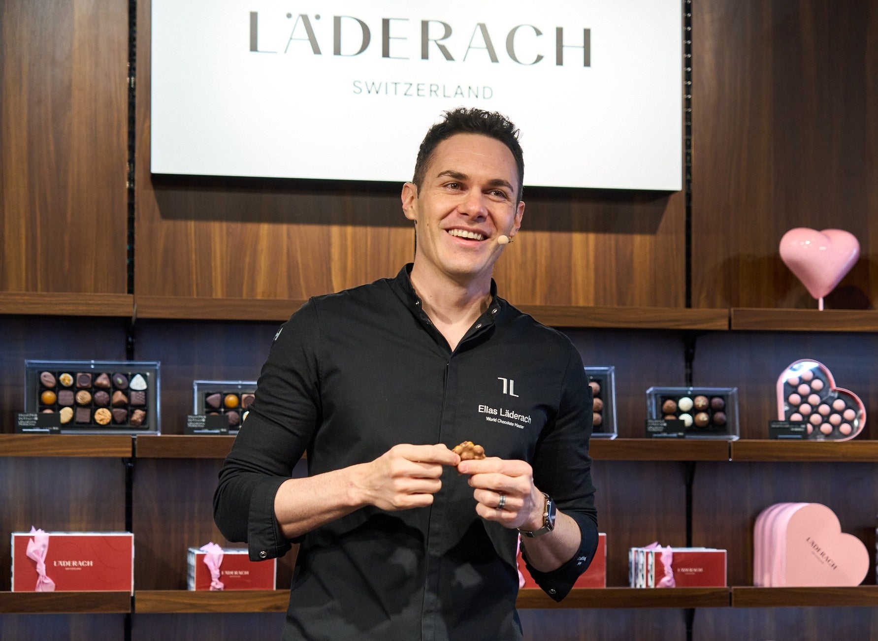 榮太樓總本鋪×三立製菓コラボ！「黒糖香る クックダッセきなこクリーム」数量限定再発売！