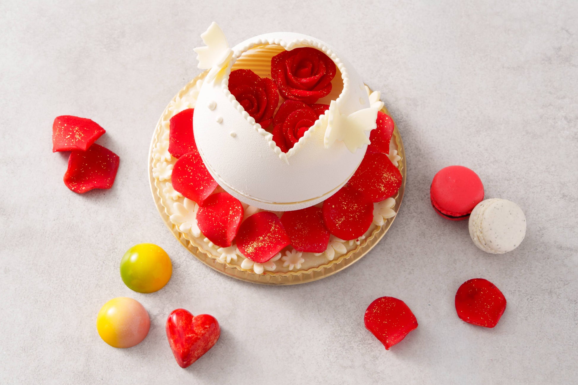 セルリアンタワー東急ホテルが贈る、深紅のバラに「愛情」を込めた10個限定の特別なスイートボックスが登場！