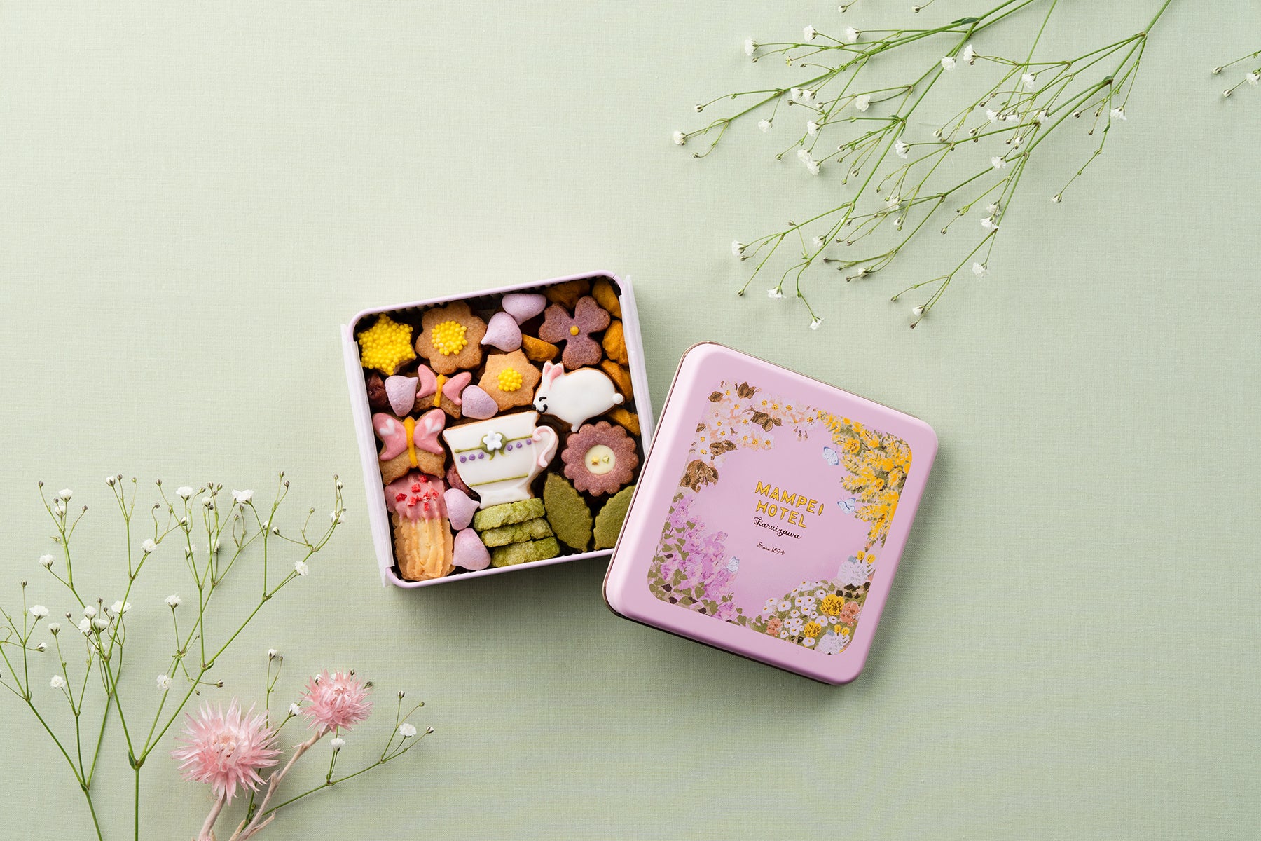 【万平ホテル】小動物と春の草花が彩る、”花柄メニュー”のクッキー缶第3弾「万平ホテルフラワークッキー缶・春」を発売
