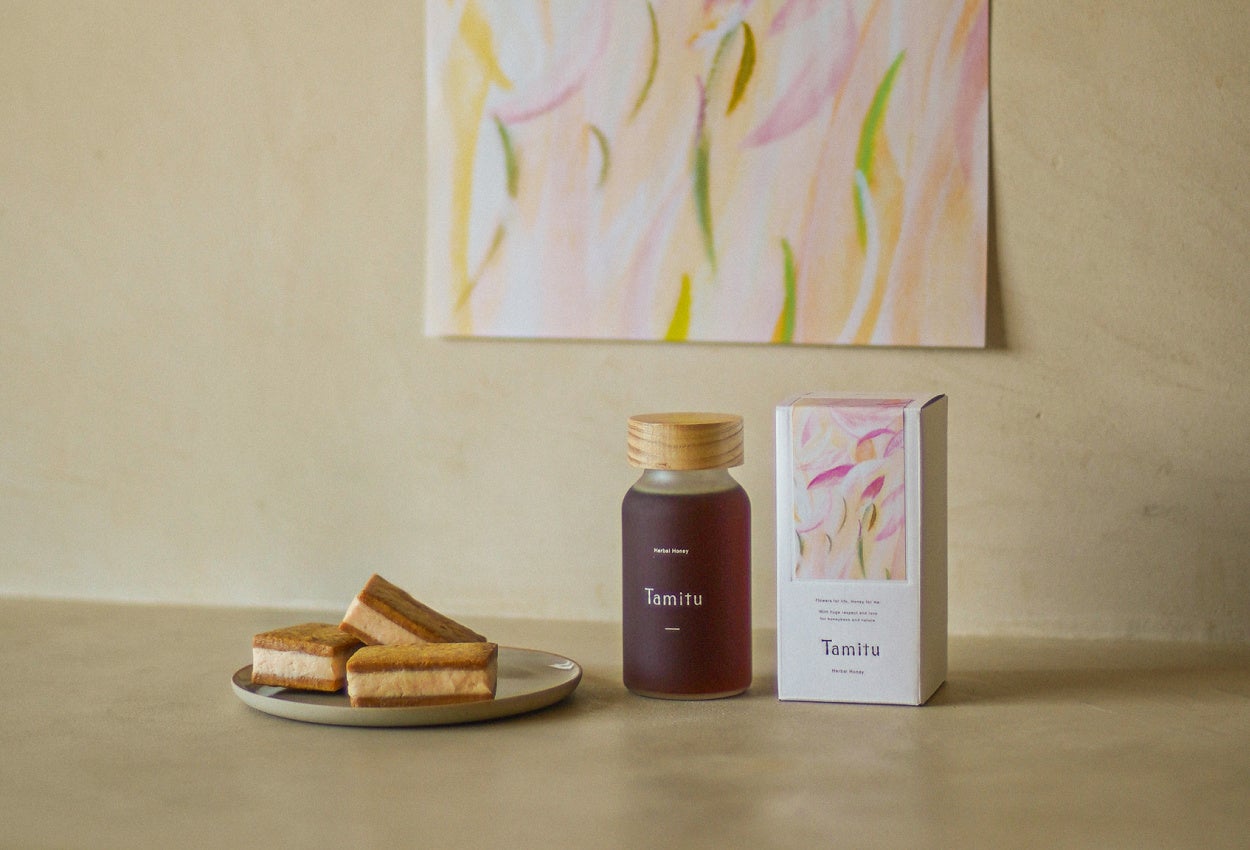 Tamituのシーズナルフレーバーから春の「Herbal Honey Sakura」が季節限定発売。今年は新たに「Sakuraバターサンド」も登場。