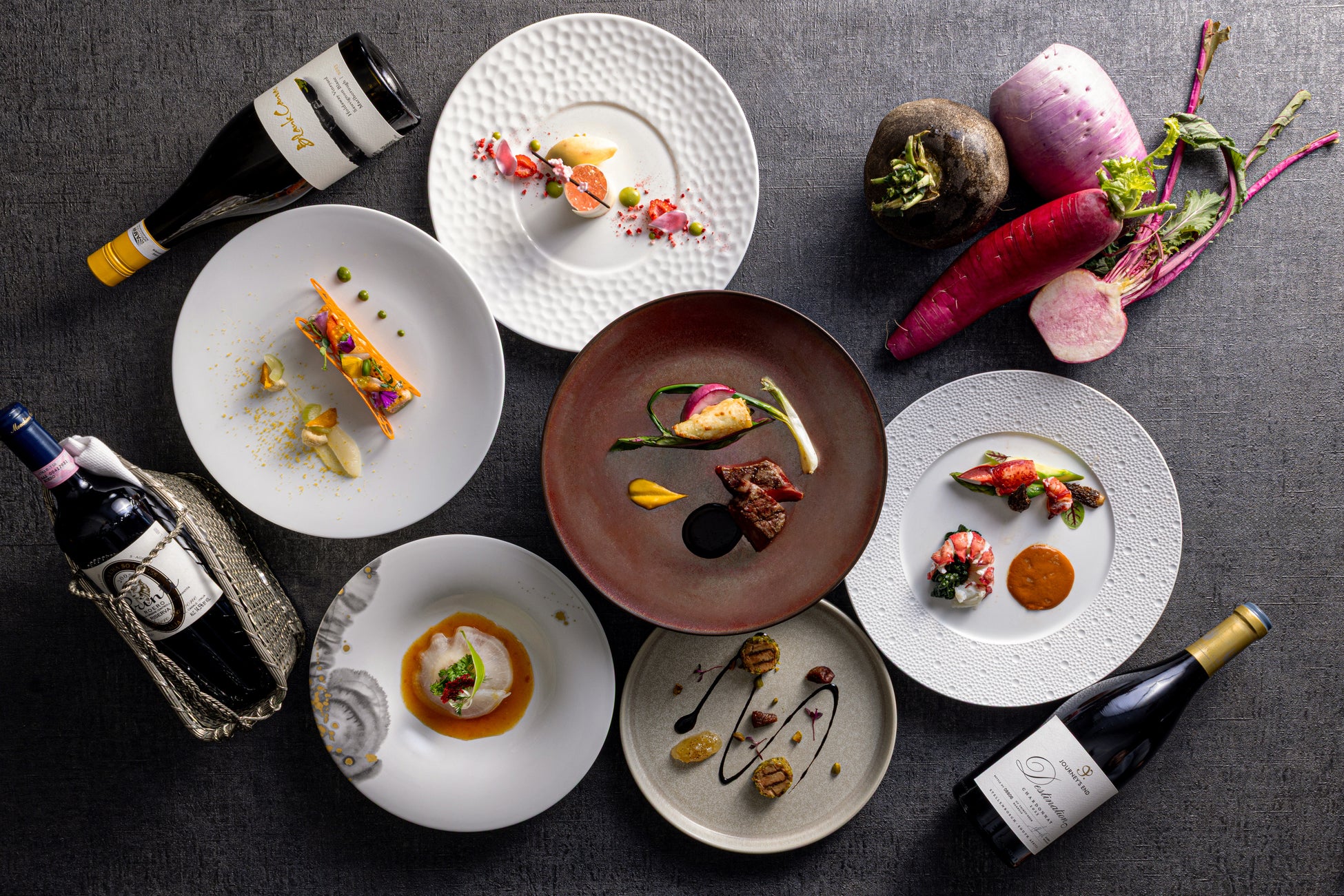 40周年、春の序章。日本の春を五感で味わう『インドア夜桜バー』が誕生。”絶景の大阪城パノラマ”と”和楽器ライブ”が融合。