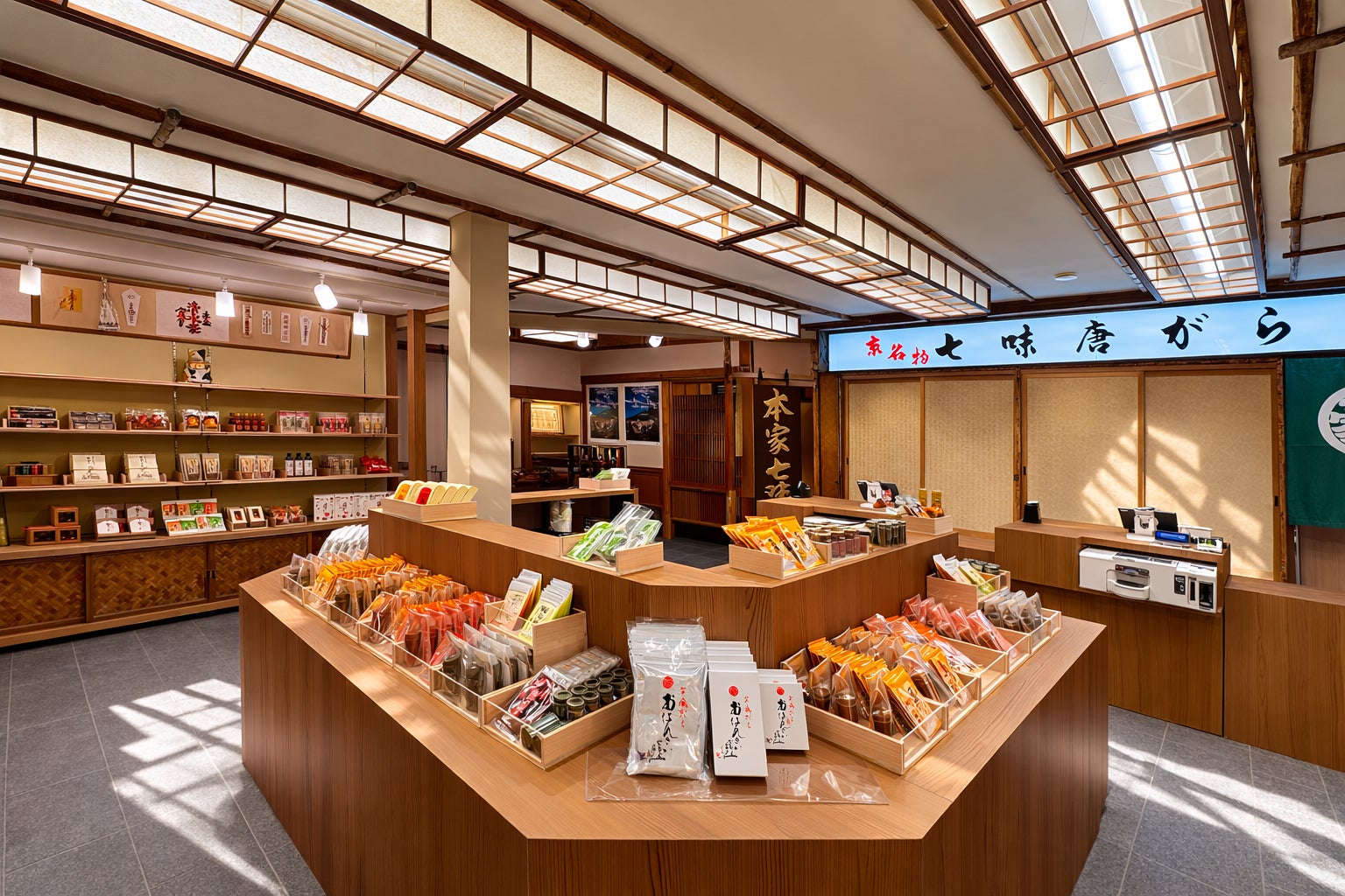 京都・清水寺参道の老舗「七味家本舗」リニューアルオープン