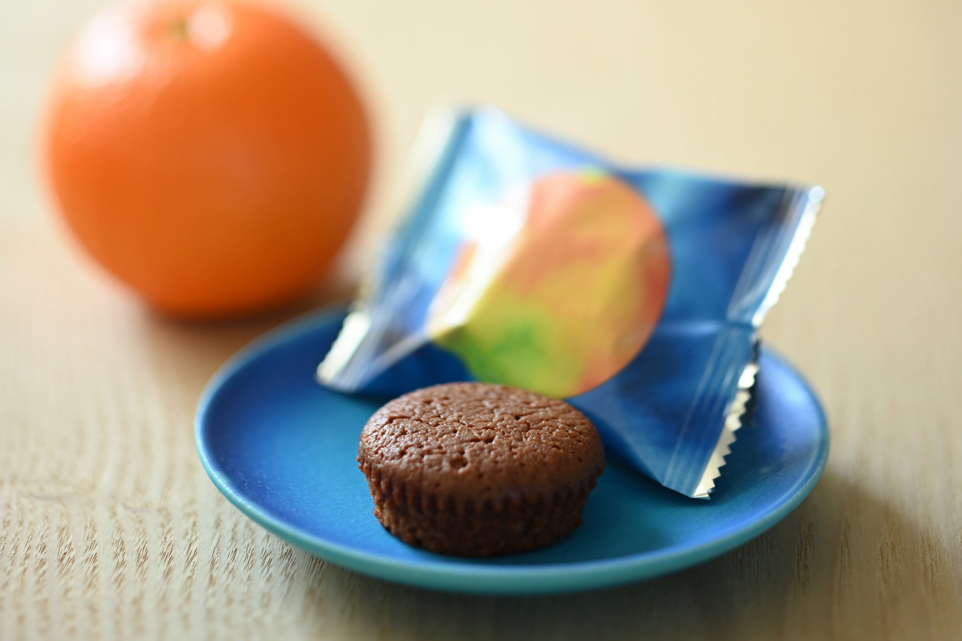 熱海の風景と人の思いを包み込む一粒が誕生、特産だいだいの香りを味わう菓子を和菓子店「石舟庵」が販売開始