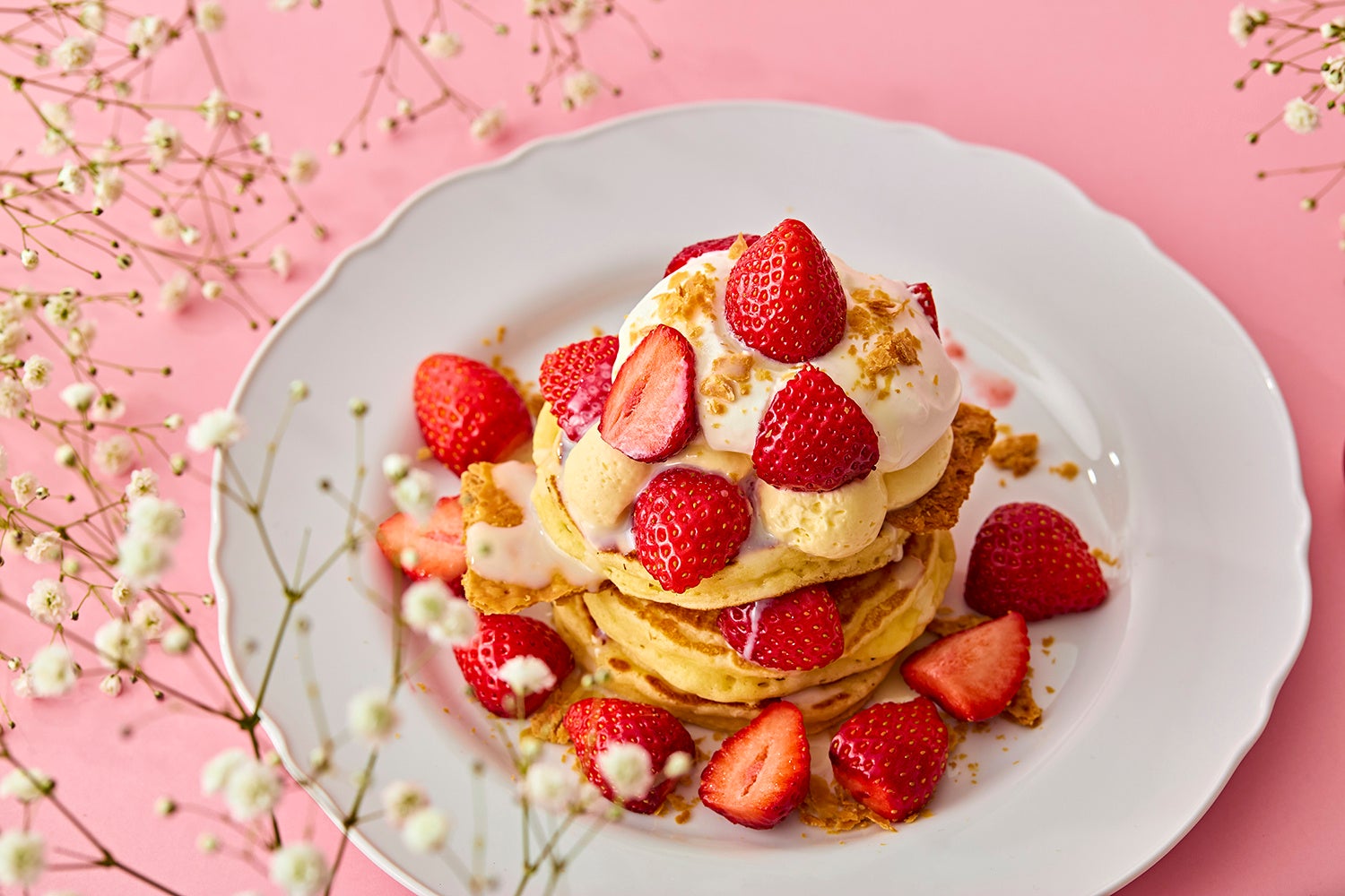 【魅惑の苺づくし】 ロッテの人気菓子“紗々”や“トッポ”を添えた贅沢パフェも登場！旬の苺が主役の「ストロベリーフェア」開催