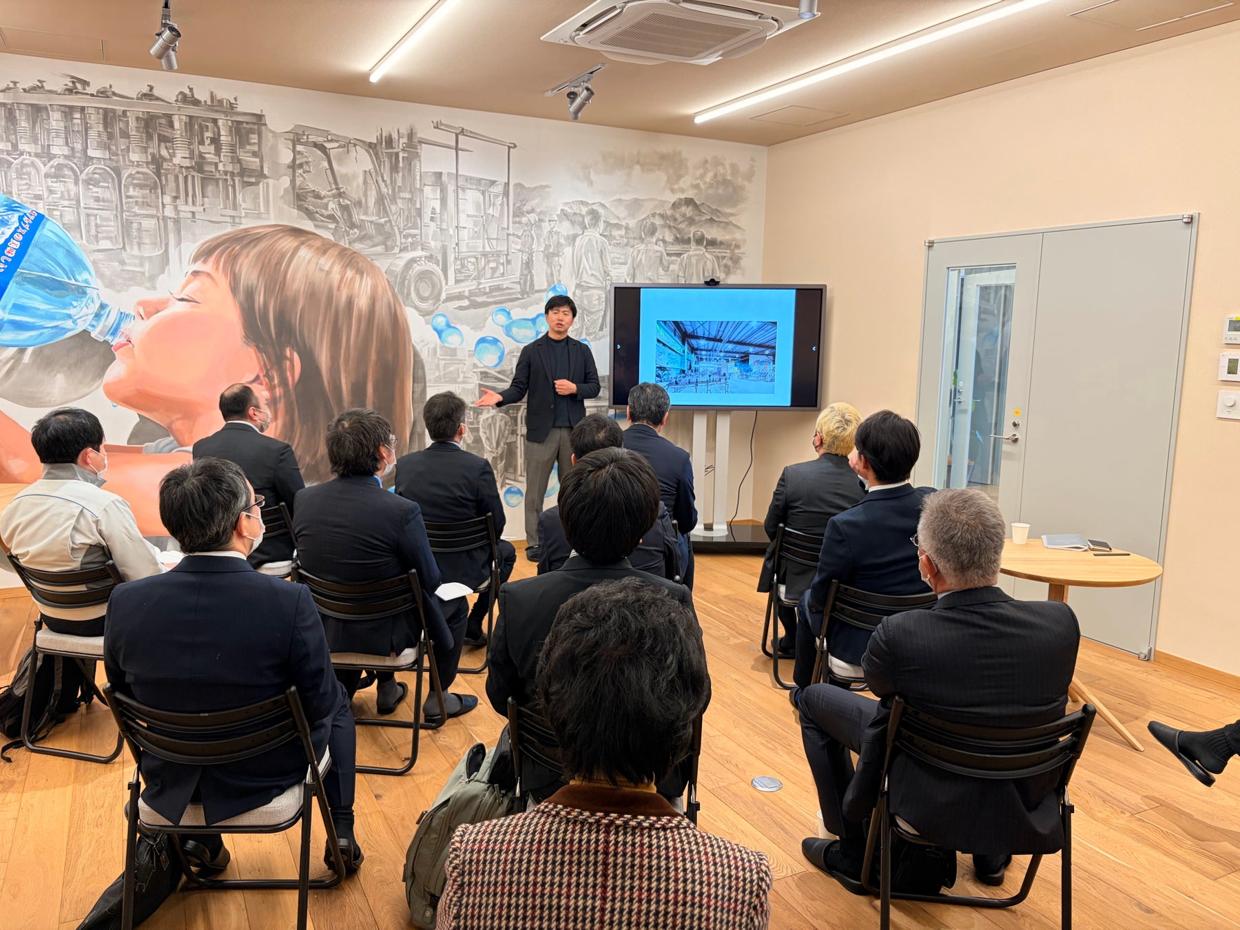 安曇野工業会が株式会社安曇野ミネラルウォーターを視察