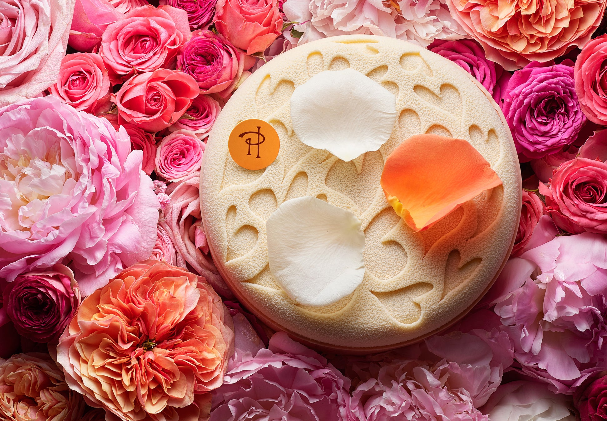 【ピエール・エルメ・パリ】ハートをまとった期間限定パティスリー