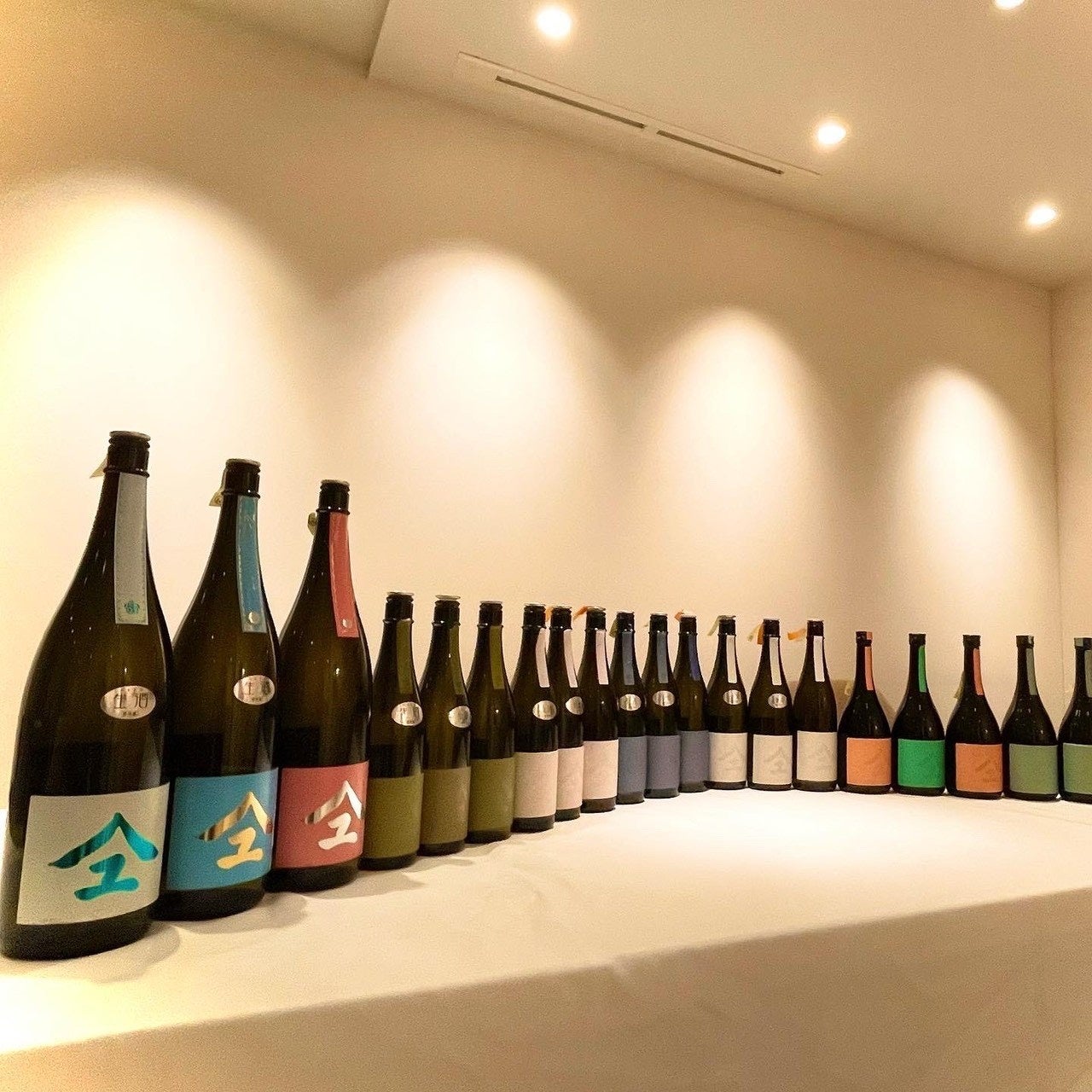 「六本木 鮨悠」一夜限りの日本酒試飲イベント「海老＆蟹 × 新政 だらけの会」を3月27日に開催。伊勢海老や松葉蟹の特別コースと希少な新政バックビンテージを提供