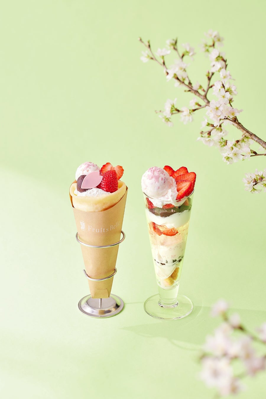 百貨店生パフェに“パティシエ技術”を融合。卸市場仕入れ「あまおう」使用、春限定“桜いちご”新作を全店展開（3/13発売）