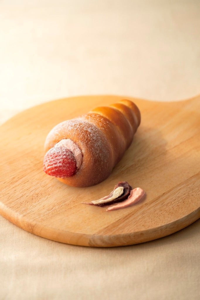 GODIVA Bakery ゴディパン 松坂屋名古屋店オープン1周年記念！ 「コロネ あんバターストロベリー」数量限定発売