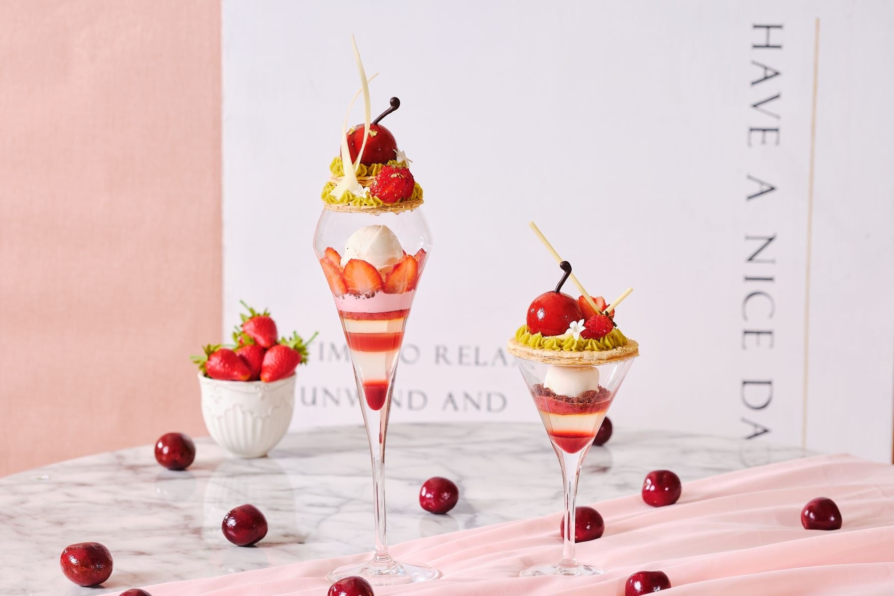 【横浜】春が旬の真っ赤な2つの果実をふんだんに使用した贅沢スイーツ『いちごとチェリーのジュエル・パフェ』