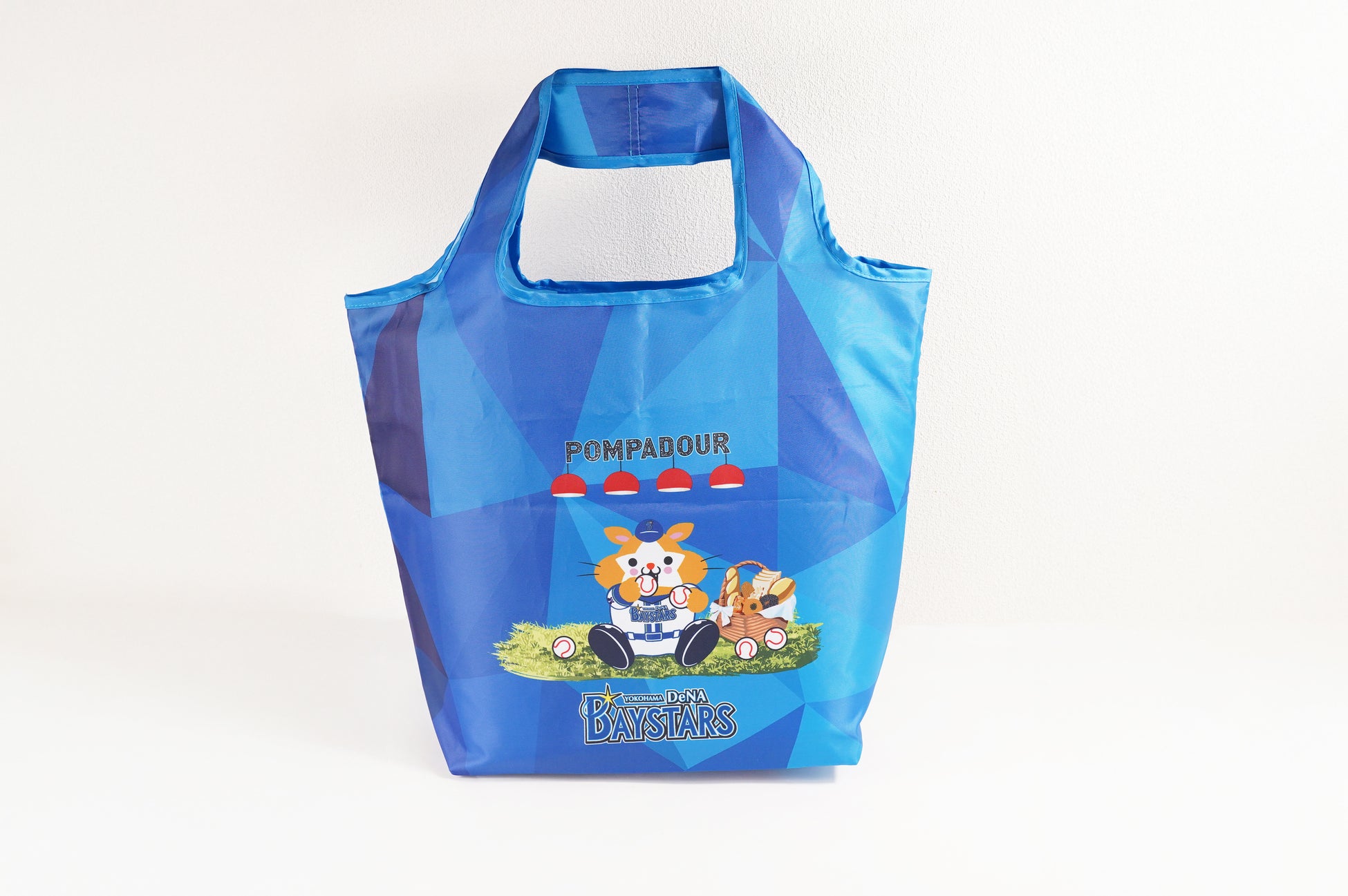 DJ OKAWARI × 花の舞酒造　特別コラボ日本酒「純米吟醸 Akane」発売