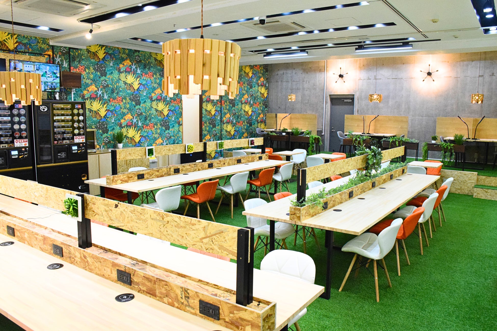 【東京・渋谷／3月15日オープン】都市部で増える「作業難民」。カフェVSコワーキング、セルフカフェが提案する“セカンドデスク”という新しい作業空間。セルフカフェ渋谷神南店の店内を公開