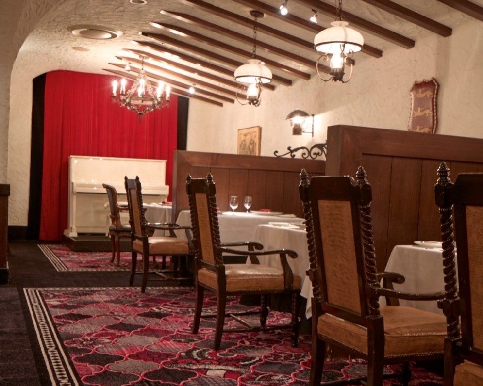 【ホテルニューオータニ博多】スペインの伝統美を感じる空間へ「レストラン カステリアンルーム」「バー カステリアンルーム」ソフトリニューアル