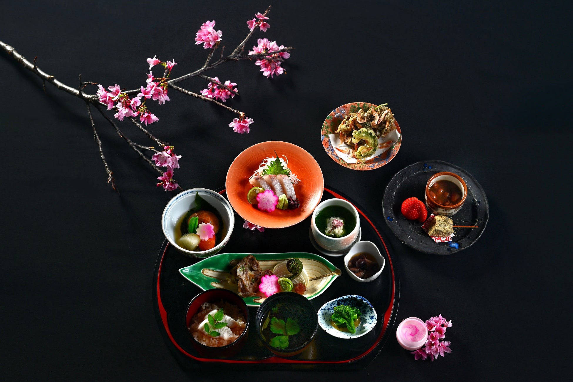 【ノボテル沖縄那覇】桜の余韻を料理で楽しむ、お昼の「桜御膳」と「桜あんぱん」
