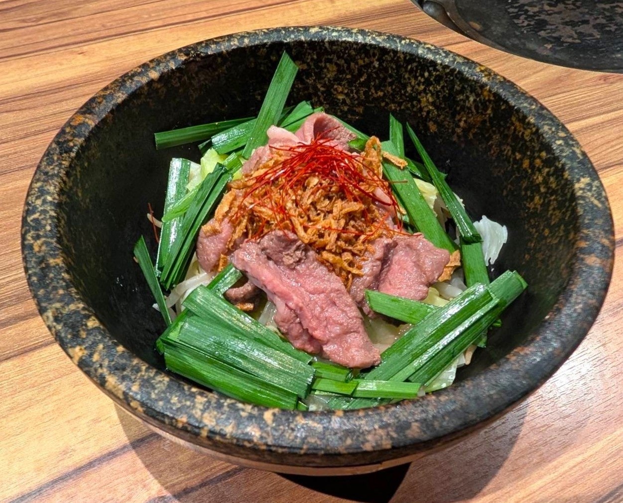 【新メニュー登場】【肉盛りランチ】創業１２５年の老舗「お肉の専門店スギモト」が挑む“ご当地メニュー開発”　八丁味噌だれがジュワッと香る『石焼和牛 牛ちゃん定食』新登場