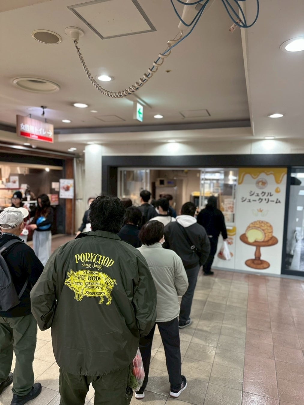 オープン前から行列、1日200個以上が完売。洋菓子OEM工場直営のシュークリーム専門店「シュクルシュークリーム」が大阪・光明池にオープン