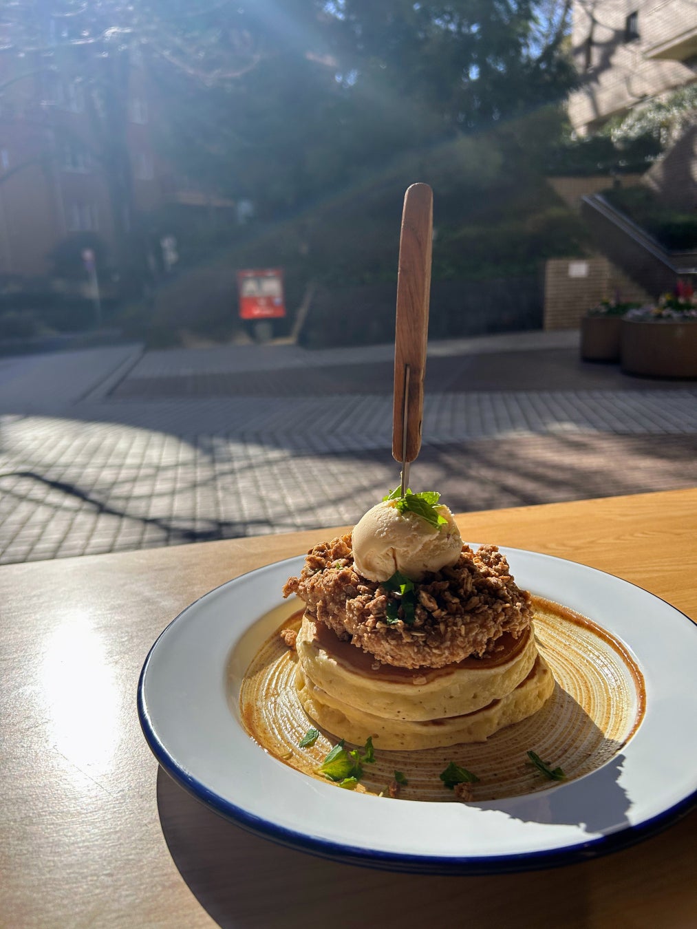 Pebble Hiroo Terrace、新メニュー「NOT PFC STACK」を発表 — 見た目と味のギャップが生む新しい食体験