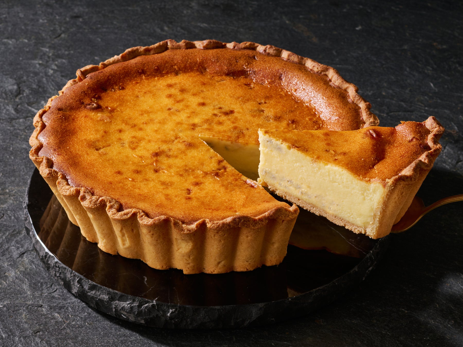 【世界一のチーズを使用！】小樽洋菓子舗ルタオ 公式オンラインショップにて、プレミアムチーズタルトを数量限定でご用意