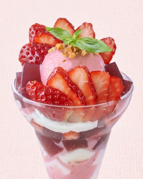 梅の花の春限定「苺ぱふぇ」登場！人気の「もっちり嶺岡」と甘酸っぱい苺の贅沢なハーモニーが魅力。