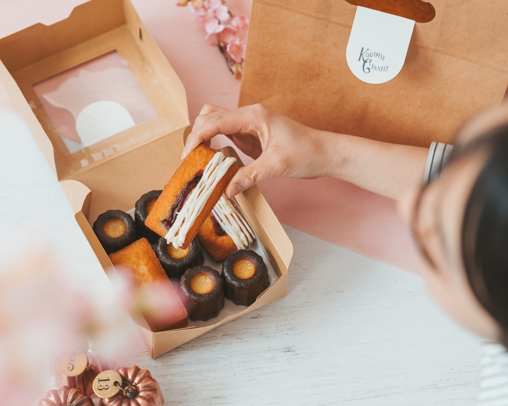 蔵前の焼きたてカヌレ専門店「KURAMAE CANNELÉ」、春のおでかけにぴったりの『お花見BOX』を3/20（金）より期間限定販売