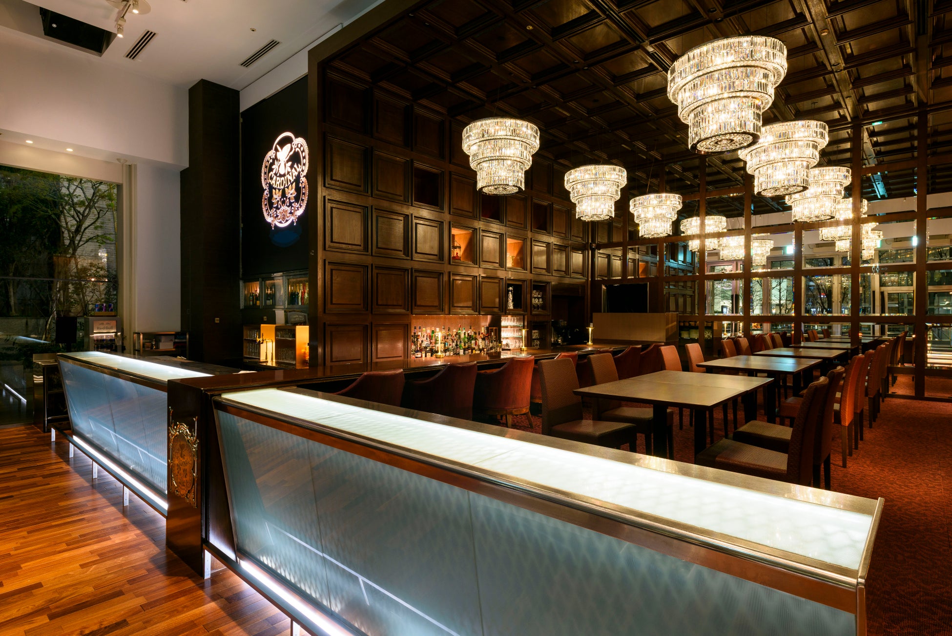 丸の内の夜に“光のアイコン”誕生！　丸の内の夜を象徴するバー「P.C.M.」が20周年でリニューアル