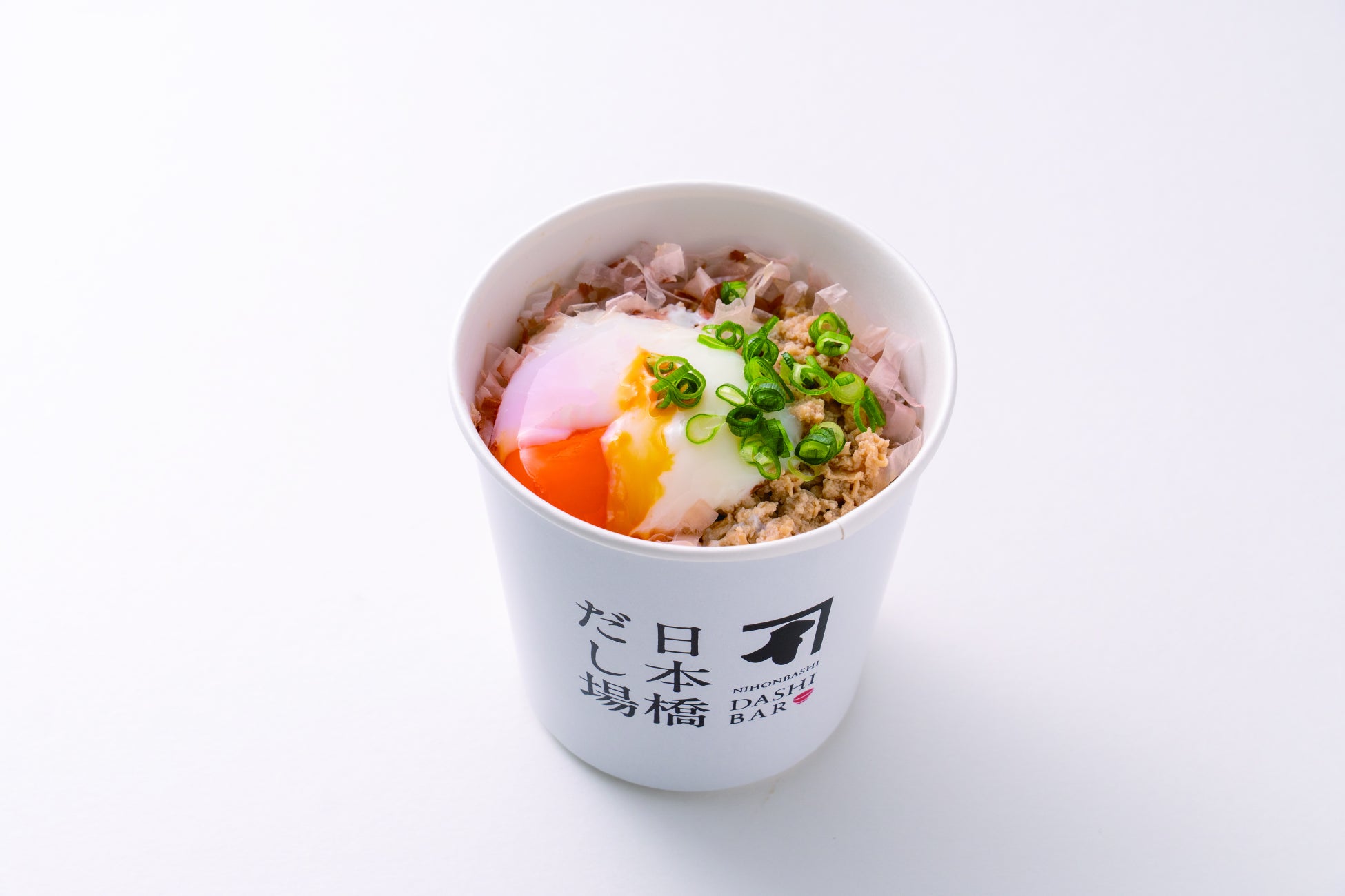 とろ～り温玉と甘塩っぱい鶏そぼろが相性抜群！　「温玉鶏そぼろのせかつぶしめし」　「日本橋だし場 本店」にて2026年4月1日新発売