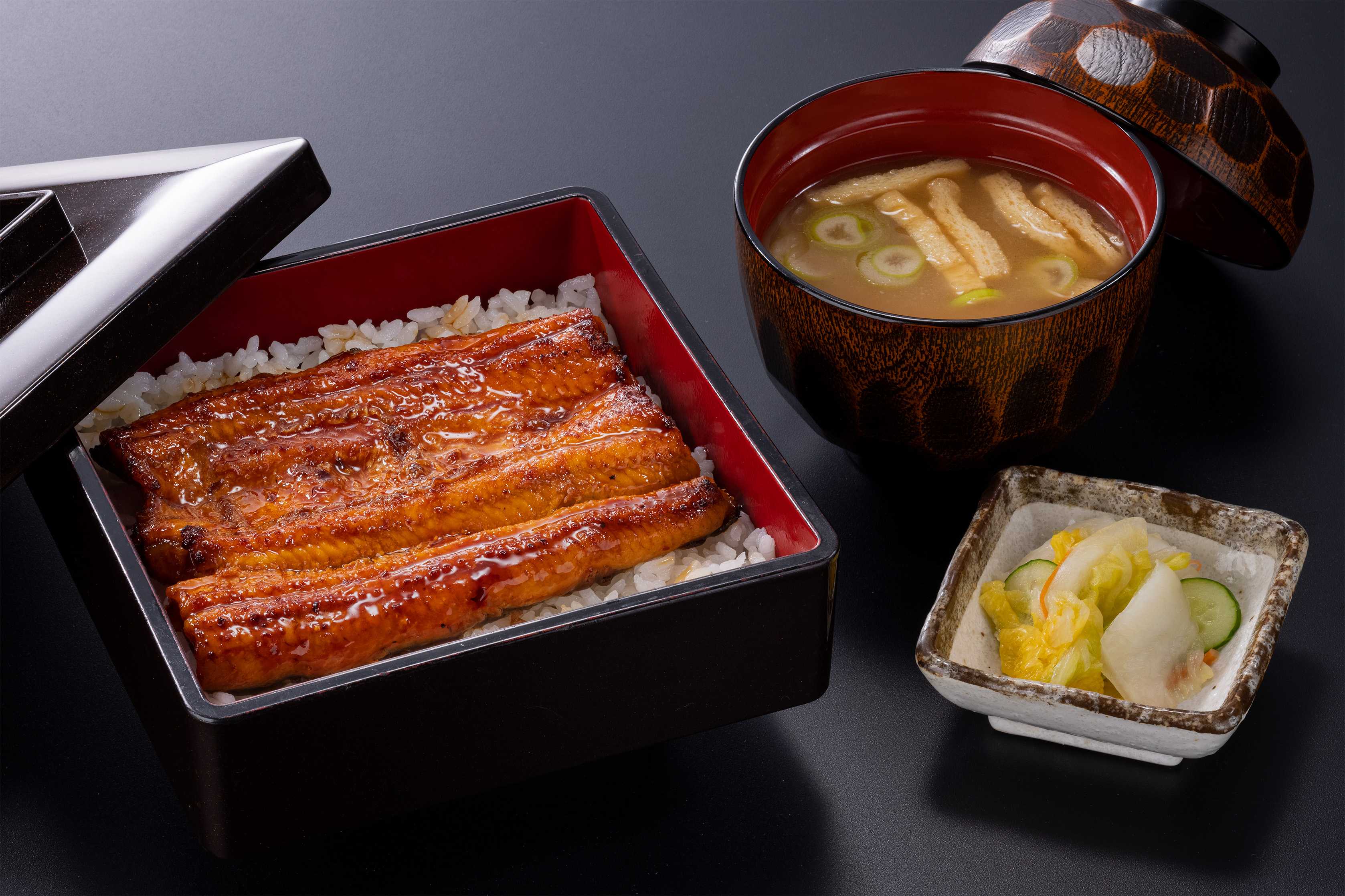 《和食処とんでん 清田店》ドリンクバー新設・客席改装して、リニューアル！「うな重」等人気メニューを特別価格でご用意するキャンペーンを実施。