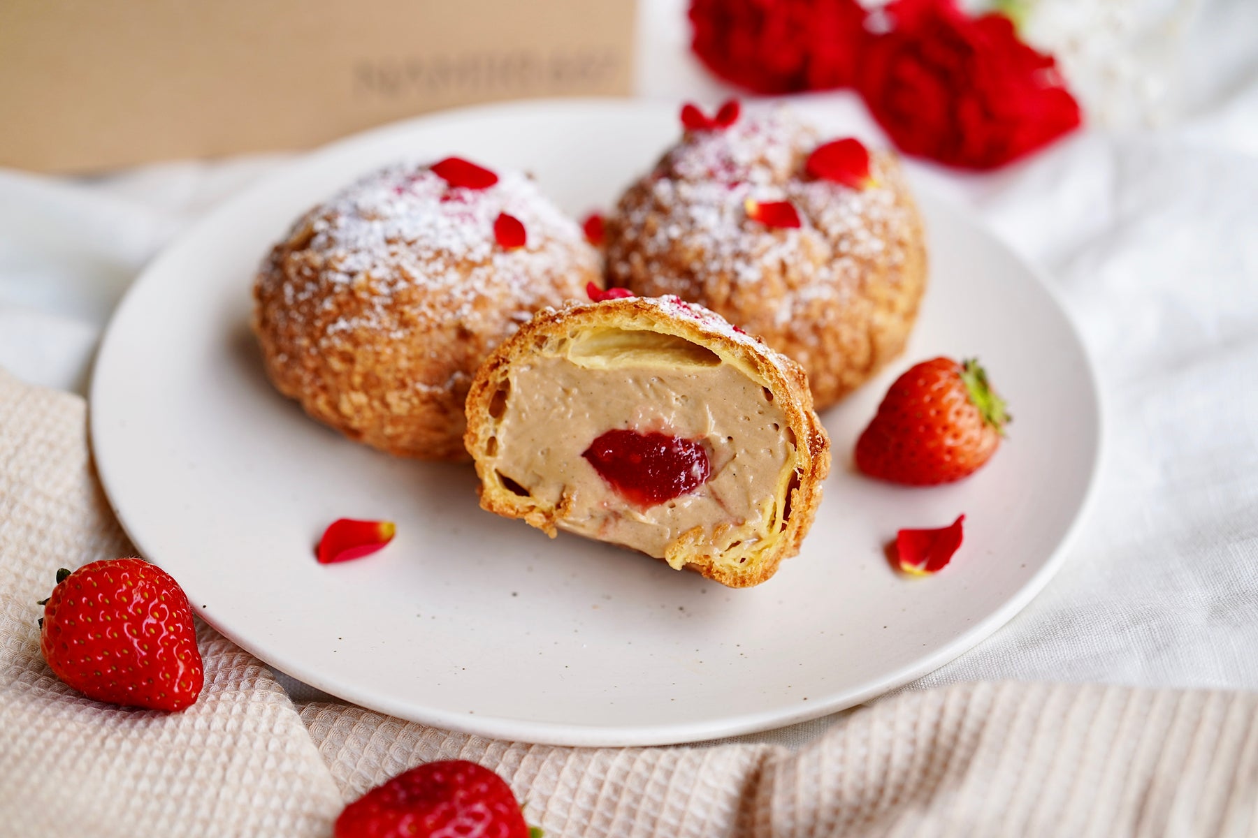 Minimalより、至福の苺ミルフィーユが春限定で登場。香り高い希少カカオが導く「チョコレート×苺」の新たな最適解