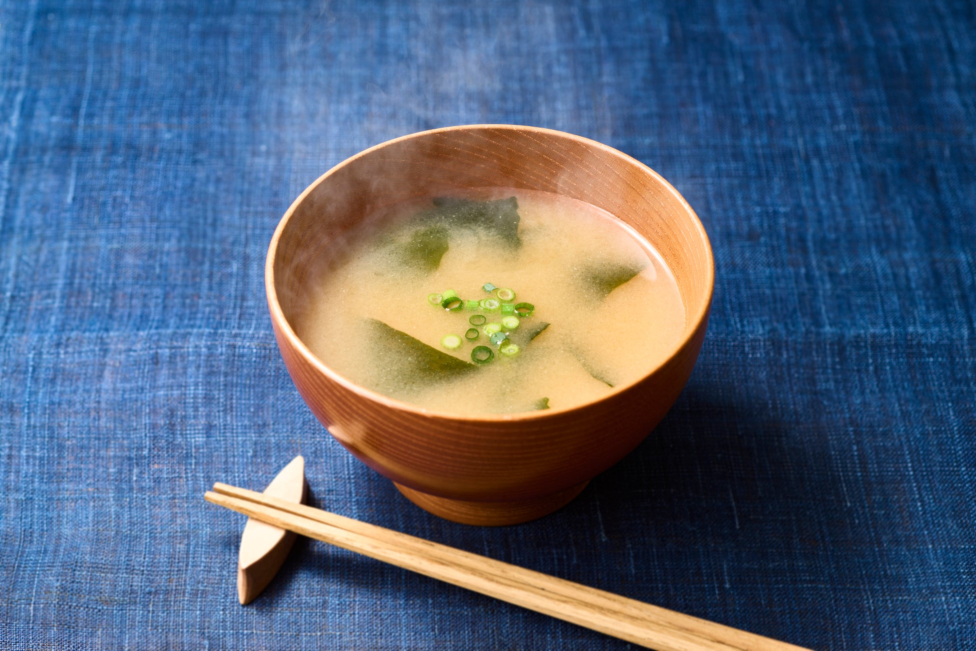 「やよい軒」のこだわり　季節で変わる”みそ汁”の味わい