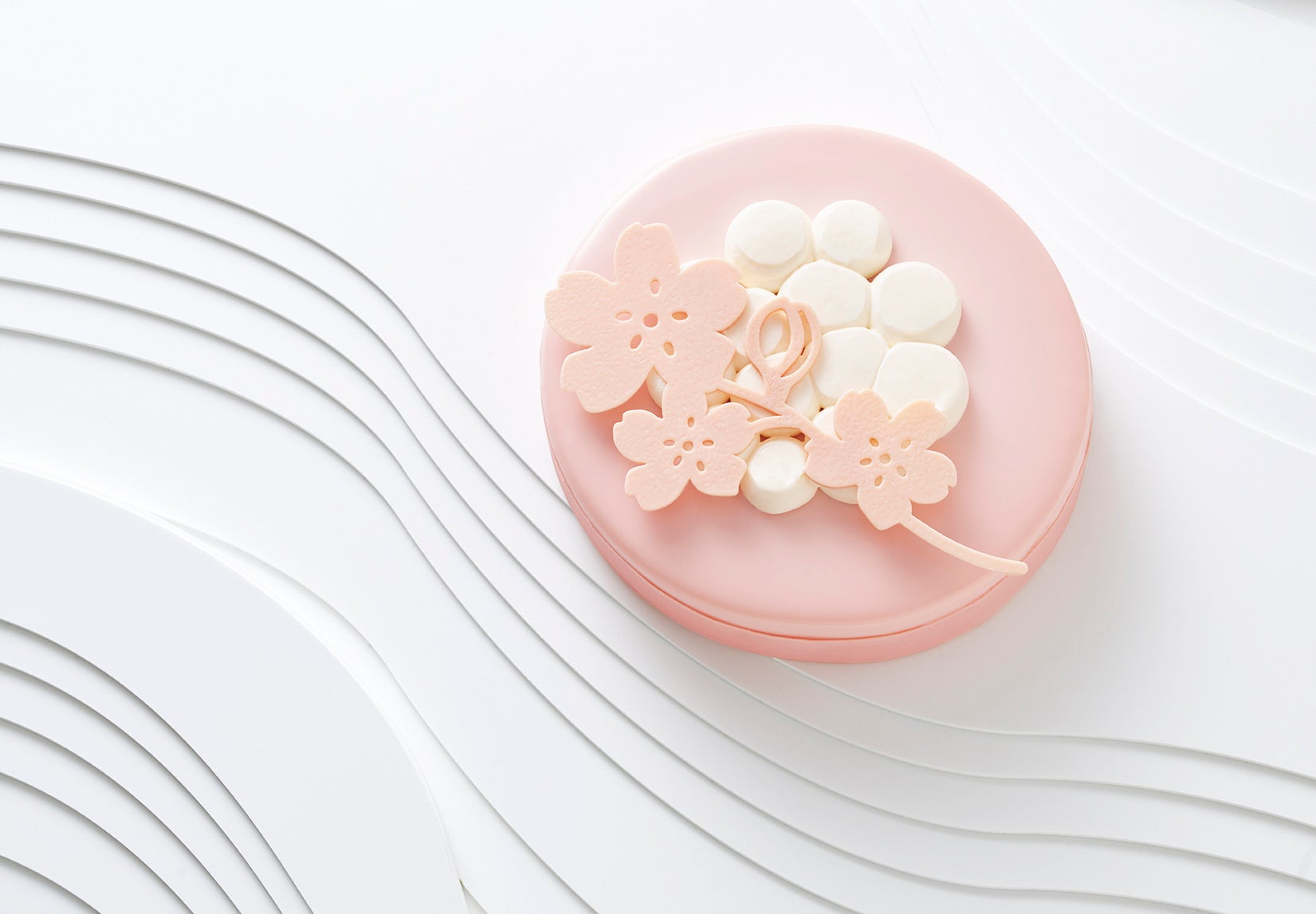 【ピエール・エルメ・パリ】桜を表現した「ジャルダン ジャポネ」のパティスリー、マカロンを4月1日（水）より期間限定販売