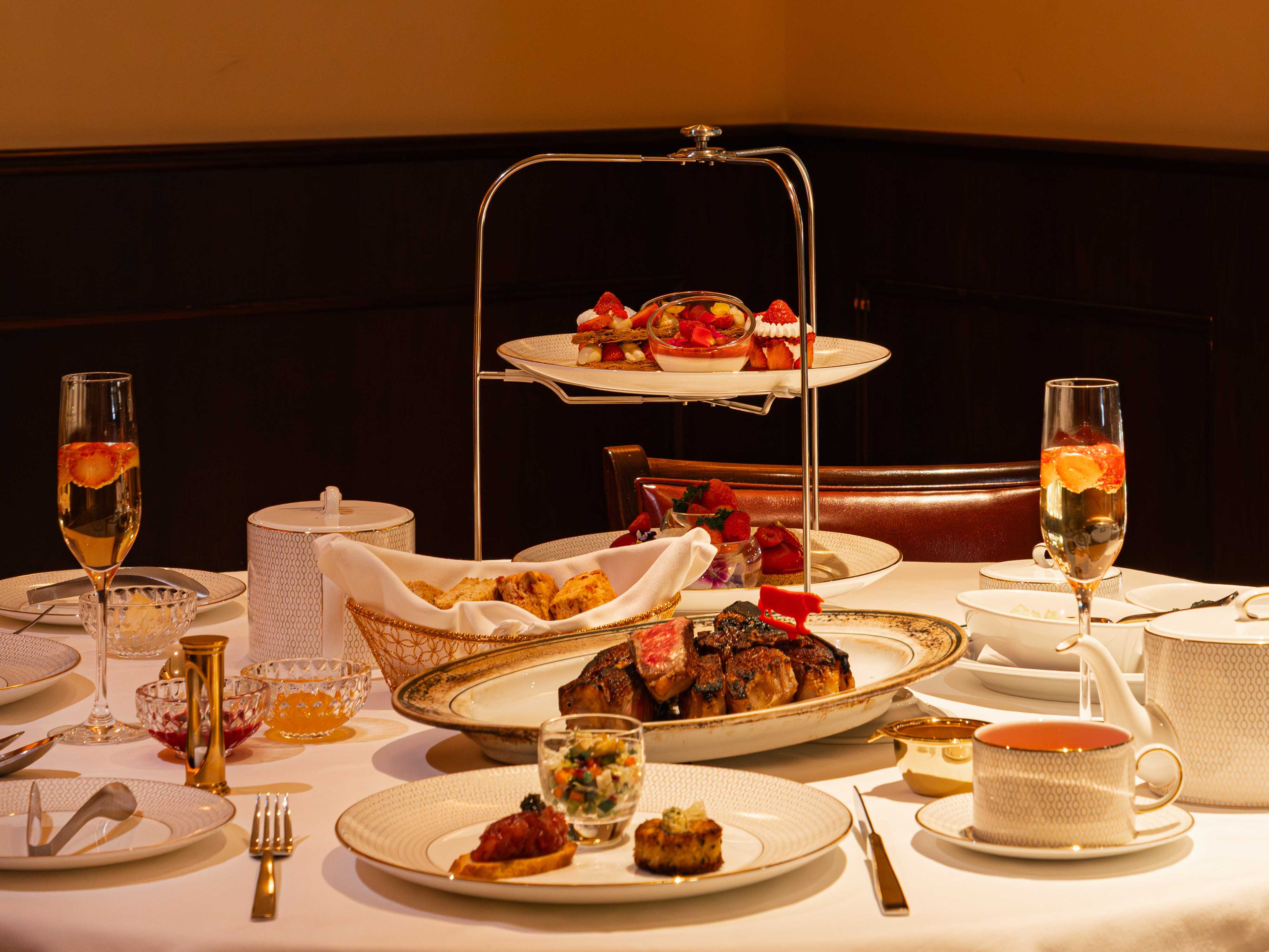 ウルフギャング・ステーキハウス 福岡店　セカンドディナータイム予約限定 「夜景の肉食ハイティー ストロベリーVer.」