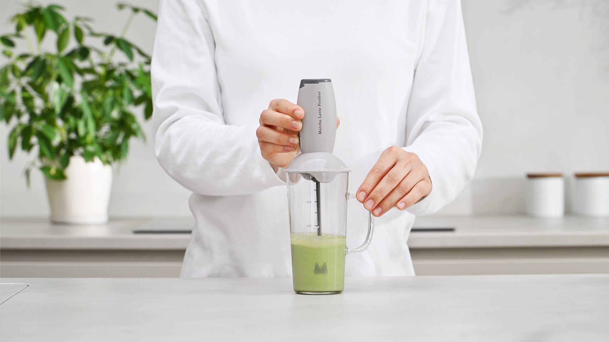 「抹茶は難しい」を、電動でシンプルに変える。自宅で叶う新しい一杯「抹茶ラテフローサー」新発売